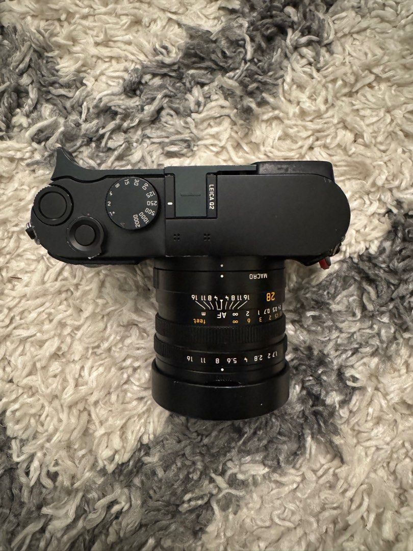 leica q2 digital camera black