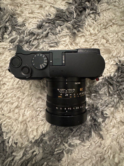 leica q2 digital camera black