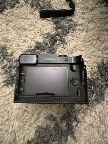 leica q2 digital camera black
