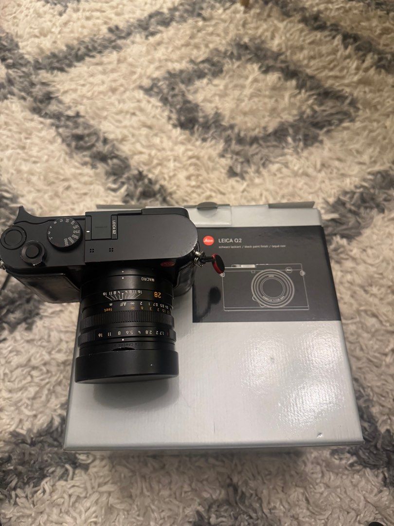 leica q2 digital camera black