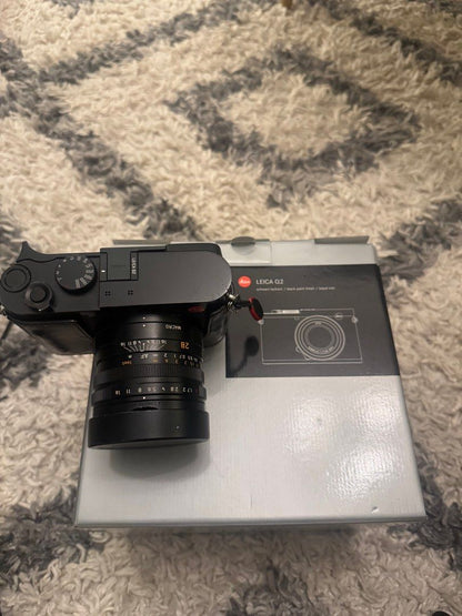 leica q2 digital camera black